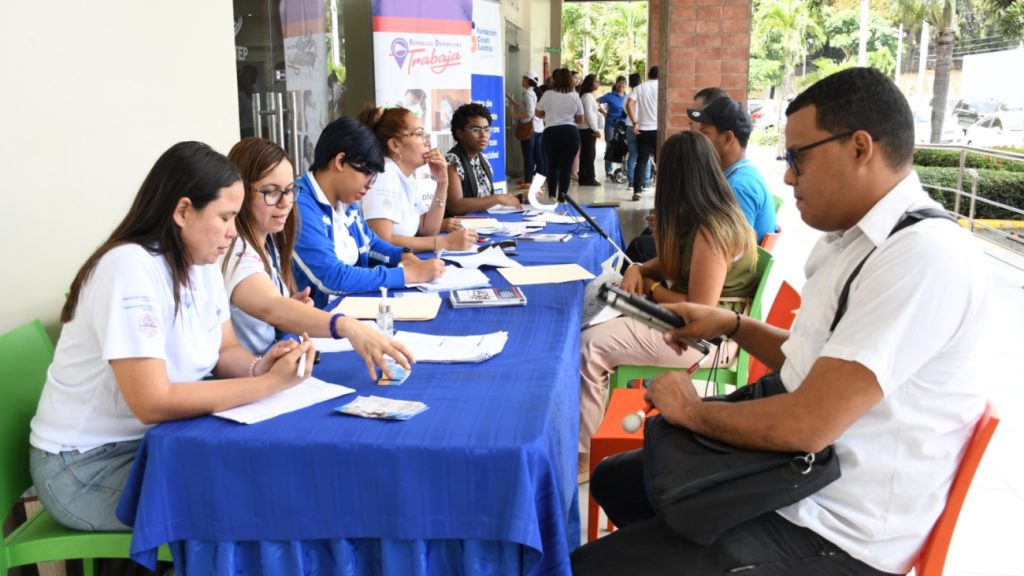 Feria de empleos en Santo Domingo