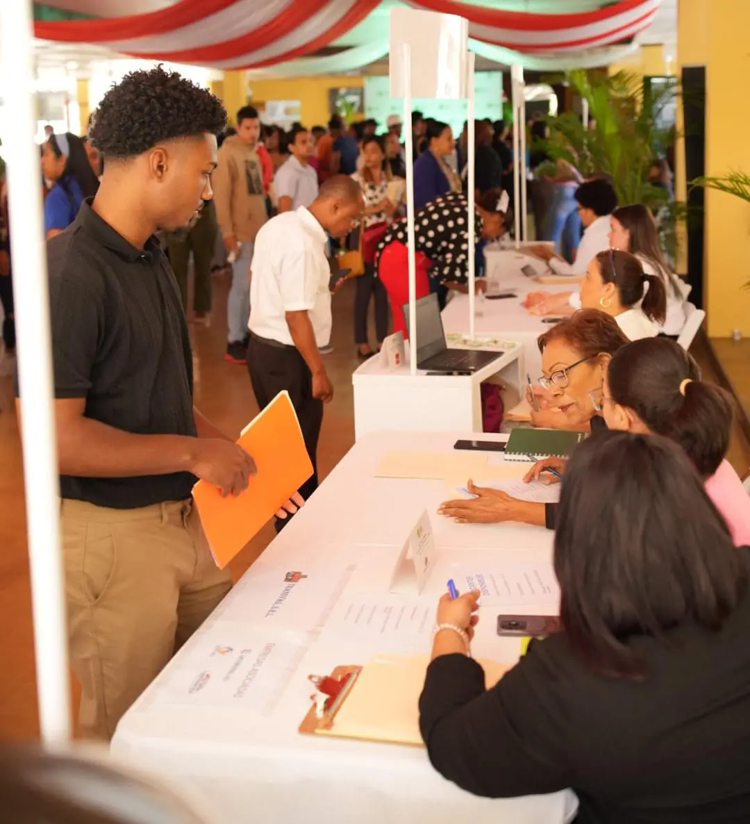 FERIA DE EMPLEOS EN LA VEGA