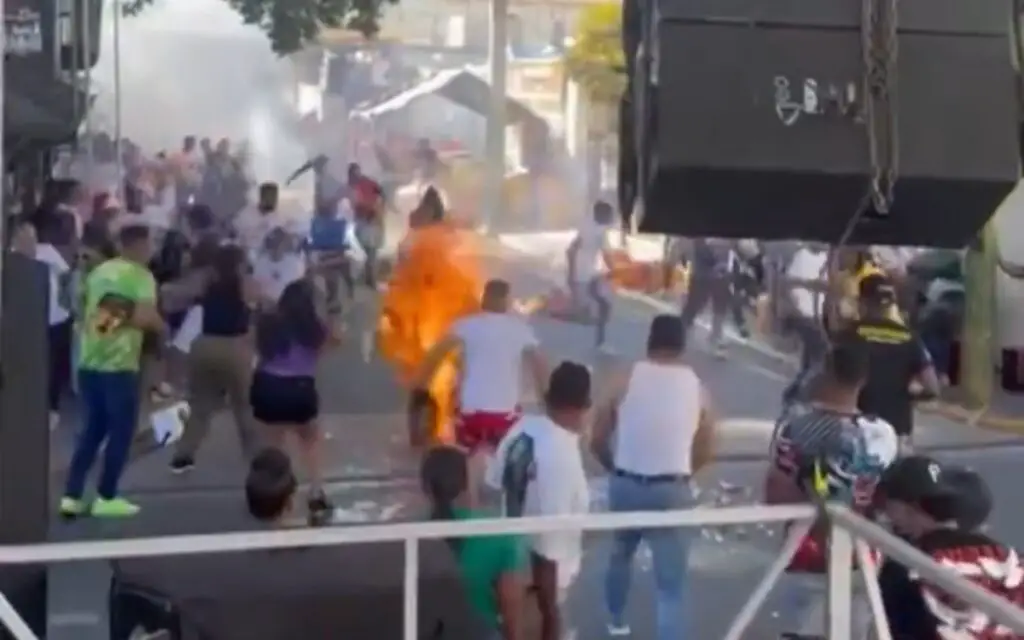 Incendio en carnaval de Salcedo