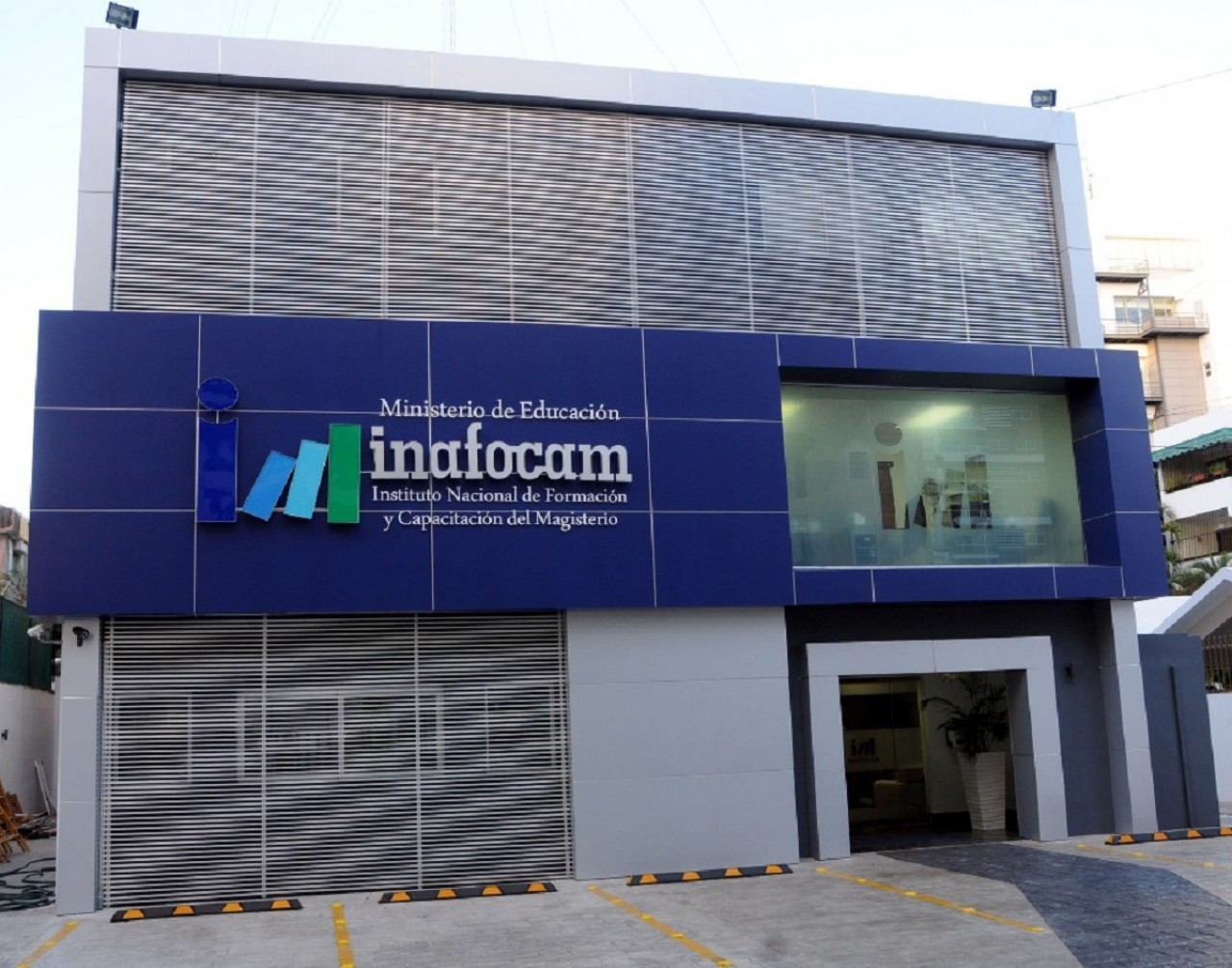¿Qué son las becas INAFOCAM y a quiénes están dirigidas?
