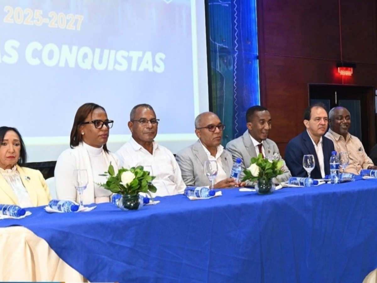 Aumento de salario a profesores de la uasd