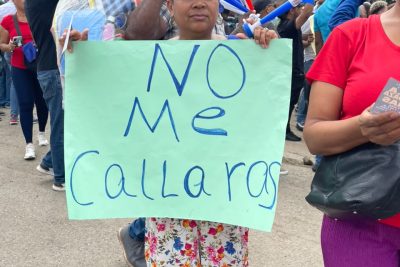 Protesta en la Plaza de la Bandera