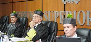 TSE estudia solicitud para cancelar reconocimiento legal de 33 partidos y movimientos políticos